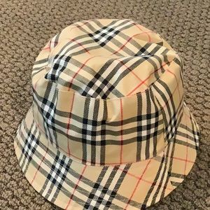 Burberry bucket hat